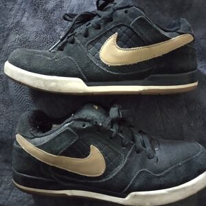 Nike Men's Black and Tan Sneakers